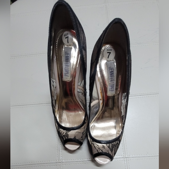 Jennifer Lopez Lace High Heels - Picture 5 of 5